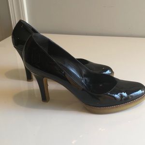 Vintage Gucci patent crepe sole heels
